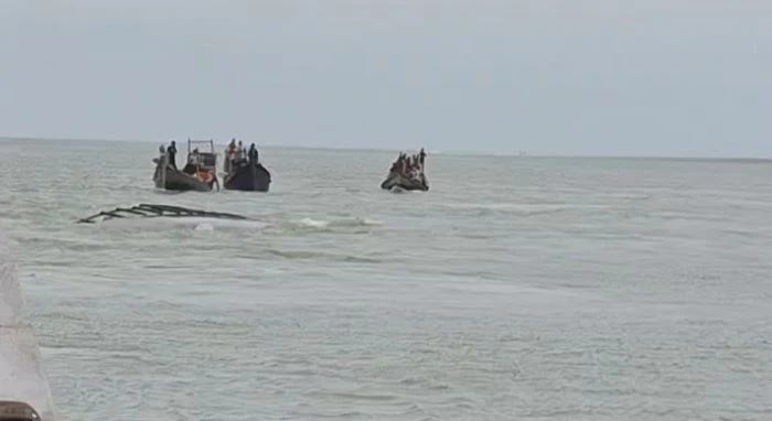 কক্সবাজারের নাজিরারটেক মোহনায় নৌকা ডুবিতে নিউজিল্যান্ডের ৩ নাগরিক জীবিত উদ্ধার